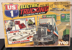 Vintage Tyco Electric Trucking Interstate US1 slot car Set #3210 W/ Slot Trucks
